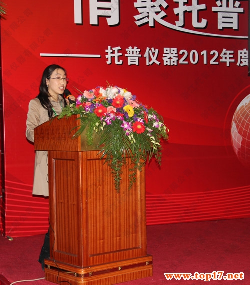 陳經理講解立足行業發展，創行業知名品牌